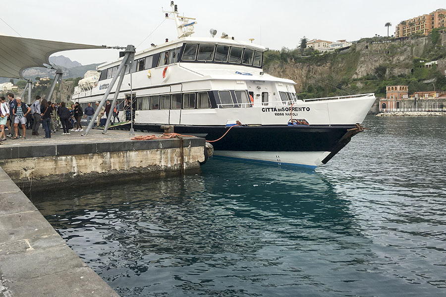 ferry from naples arriving in sorrento