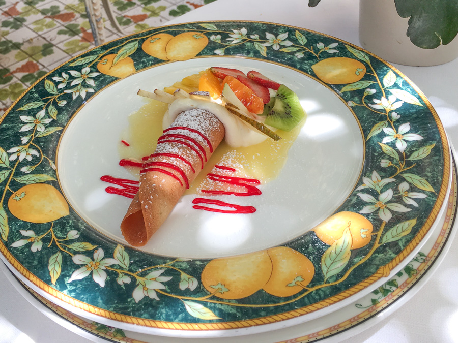 cialda cone with double lemon cream and fruit